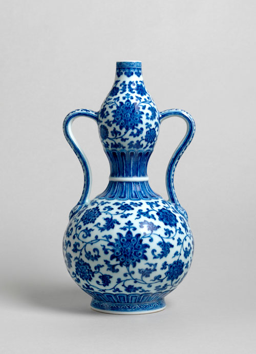 Porcelana_Qing Pieza de porcelana de la Dinastía Qing, China