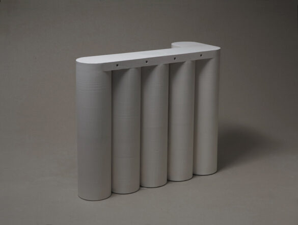 35 x 45 x 17 cm. Pieza de cerámica de Juan Ortí