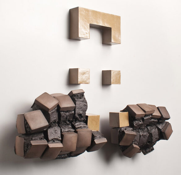 Floración-XVII, 2013. 61 x 48 x 11cm. Escultura cerámica de Gregorio Peño