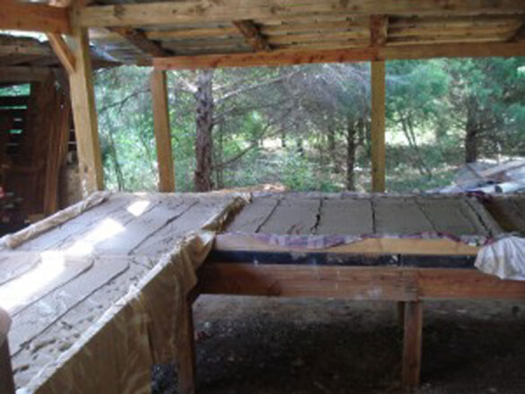 Secando la arcilla Daniel Johnston trabajando