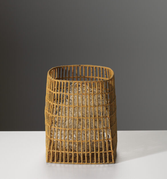 Kings Fleet, 2013. 18 x 15.5 x 14.5 cm Pieza de cerámica de Annie Turner