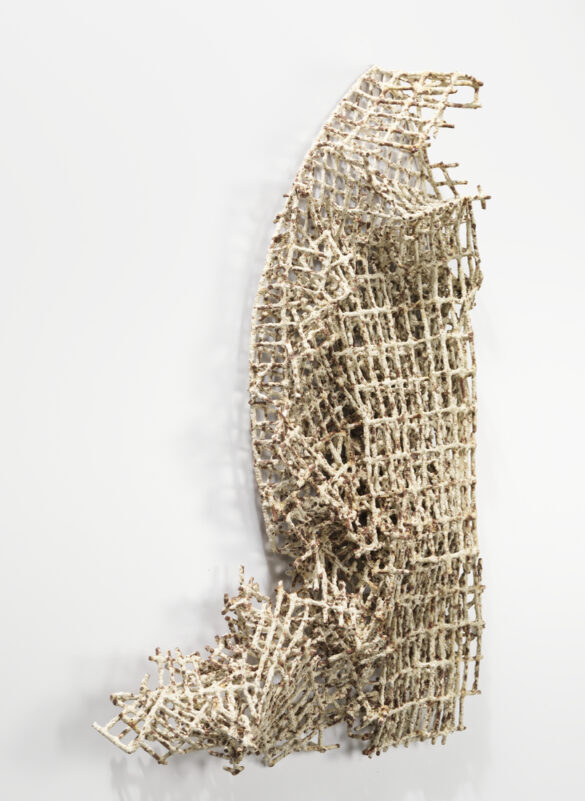 Flotsam, 2014. 52 x 41 x 11 cm Pieza de cerámica de Annie Turner