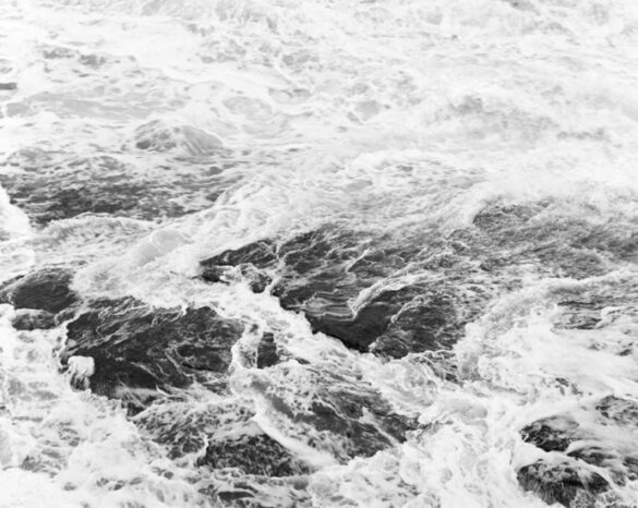 Skumenn (Foam), 2010-13. 65 x 85 cm. Fotografía de Hervé Jézéquel