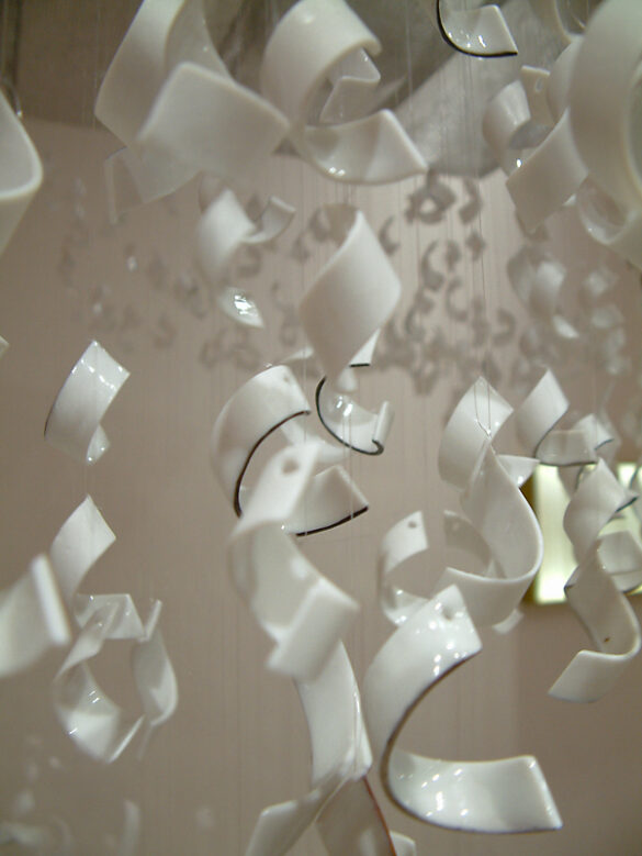 MARI-PAIKKARI Pieza de porcelana de Mari Paikkari