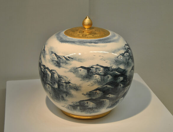 Pieza de cerámica de Tao Lao Ching, 2012