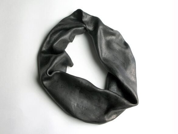 clara-graziolino.-cotidiana.abbandonata Pieza de cerámica de Clara Graziolino