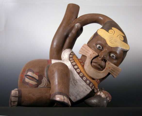 Escultura cerámica de Kukuli Velarde