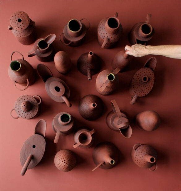 Escultura cerámica de Daphne Corregan