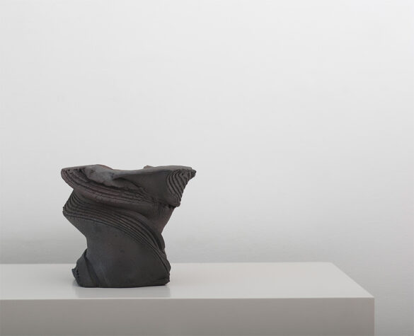 Michikawa_Shozo_4 Pieza de cerámica de Shozo Michikawa en la Galería Puls, de Bruselas