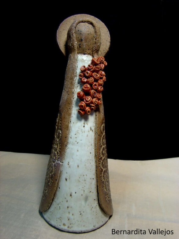 Escultura cerámica de Bernardita Vallejos