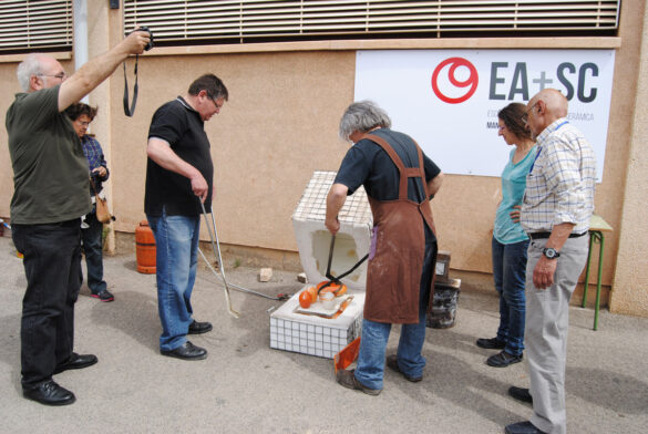 Manises_2015_1 Samuel Bayarri haciendo su cocción de terras sigillatas