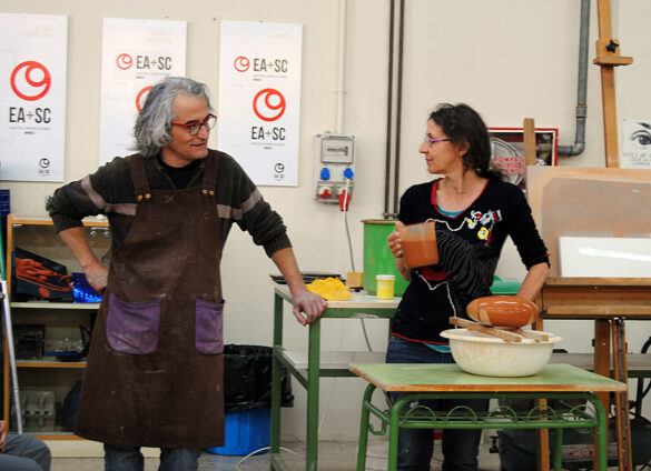 Manises_2015_10 Rafaela Pareja y Samuel Bayarri en su cursillo de decoración con terras sigillatas