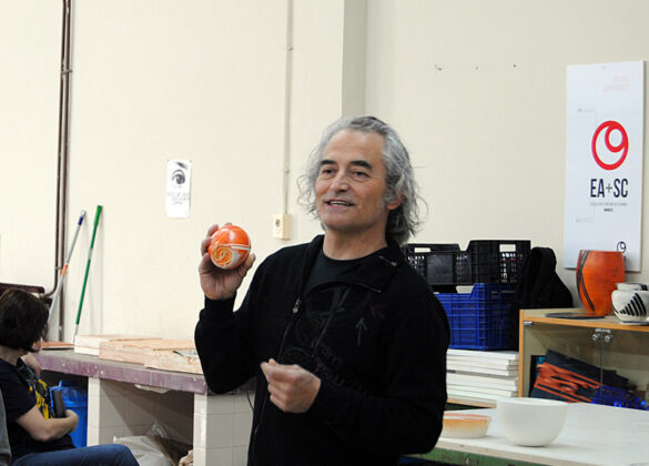 Manises_2015_7 Samuel Bayarri en su cursillo de de decoración con terras sigillatas