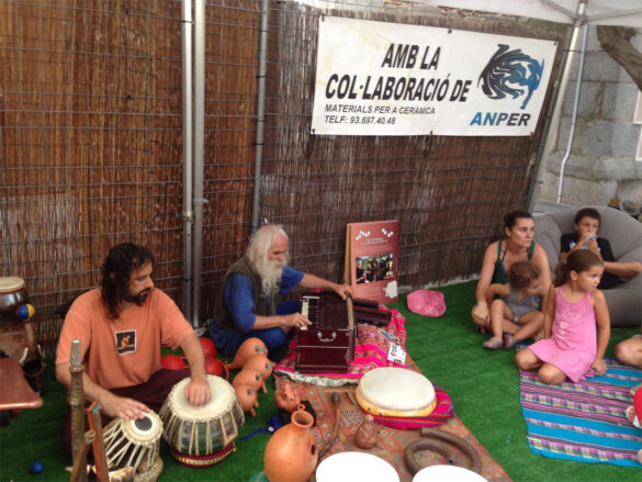 Ivan_Levasseur_2015 Ivan Levasseur interpretando música con instrumentos de cerámica