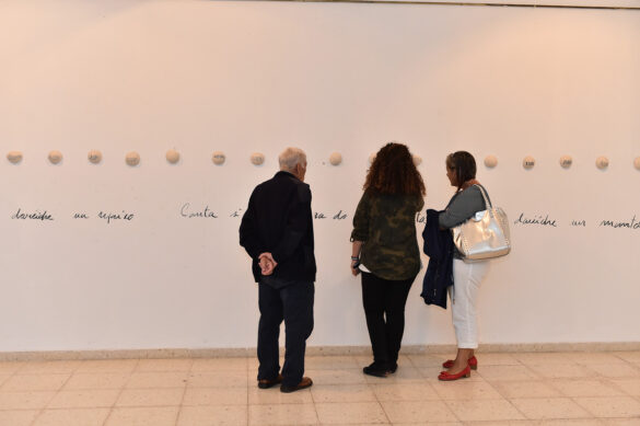 Vista de la exposición de cerámica de Xela Area