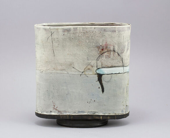 Pieza de cerámica de Sam Hall