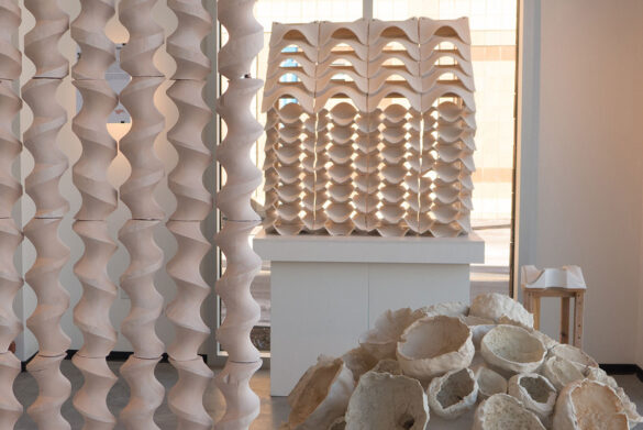 Vista de la exposición de cerámica para la arquitectura