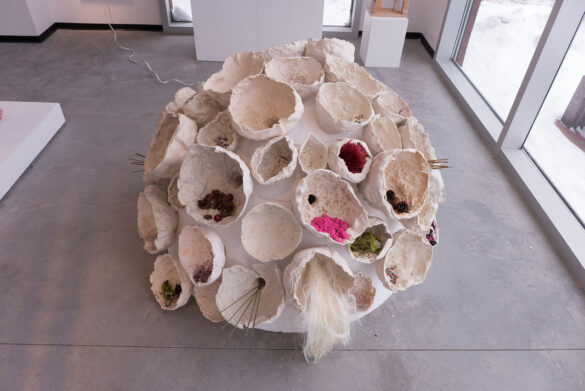 ascer_3 Vista de la exposición de cerámica para la arquitectura