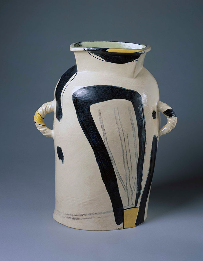 Pieza de cerámica de Alison Britton en el Museo Victoria & Albert, de Londres 