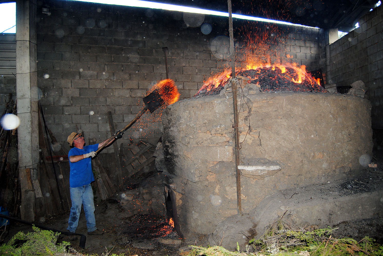 Imagen de cocción en horno árabe en Moveros, Zamora