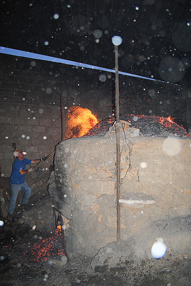 Imagen de cocción en horno árabe en Moveros, Zamora