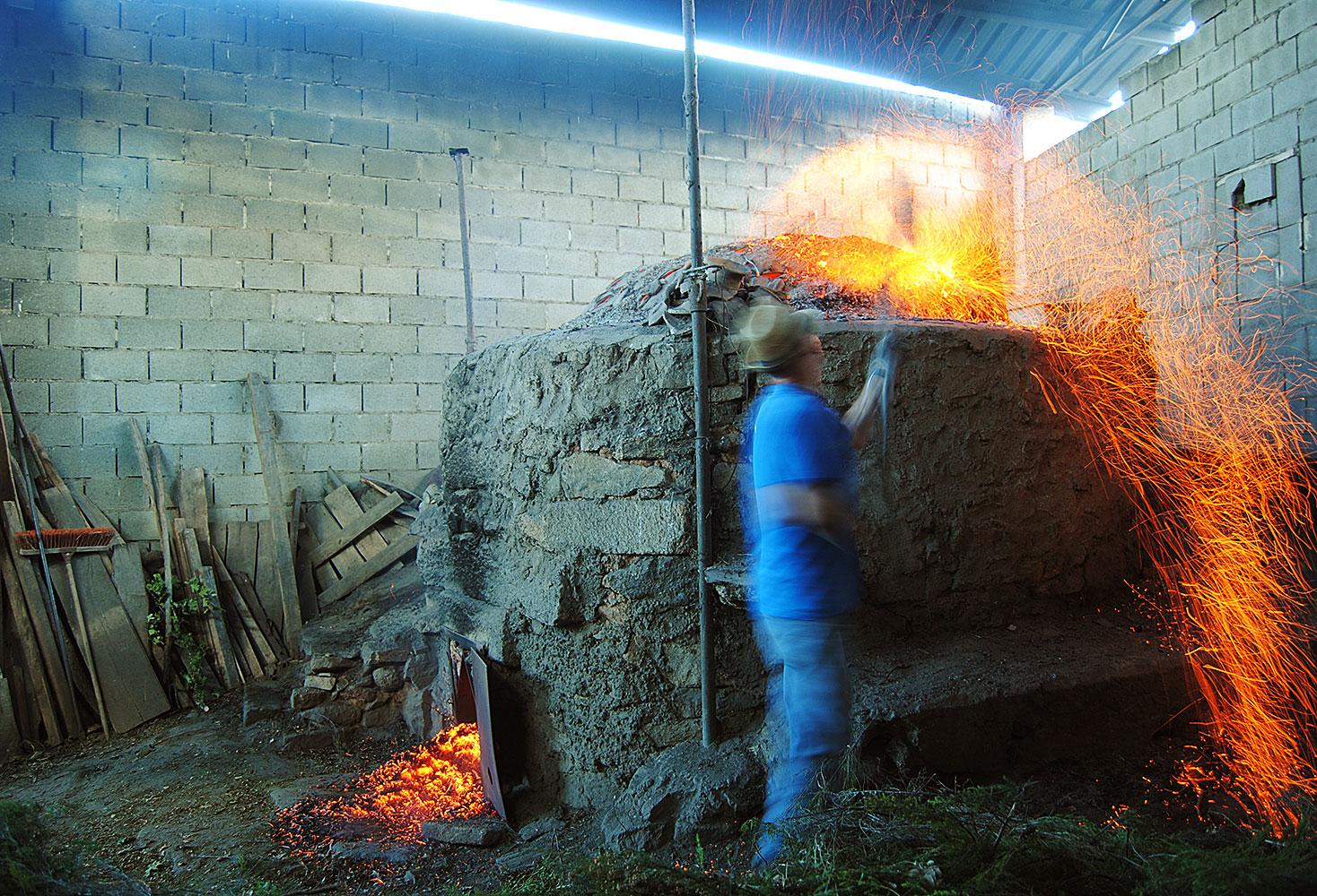 Imagen de cocción en horno árabe en Moveros, Zamora