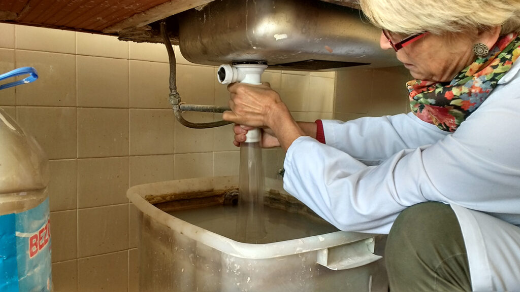 Decantador para productos cerámicos