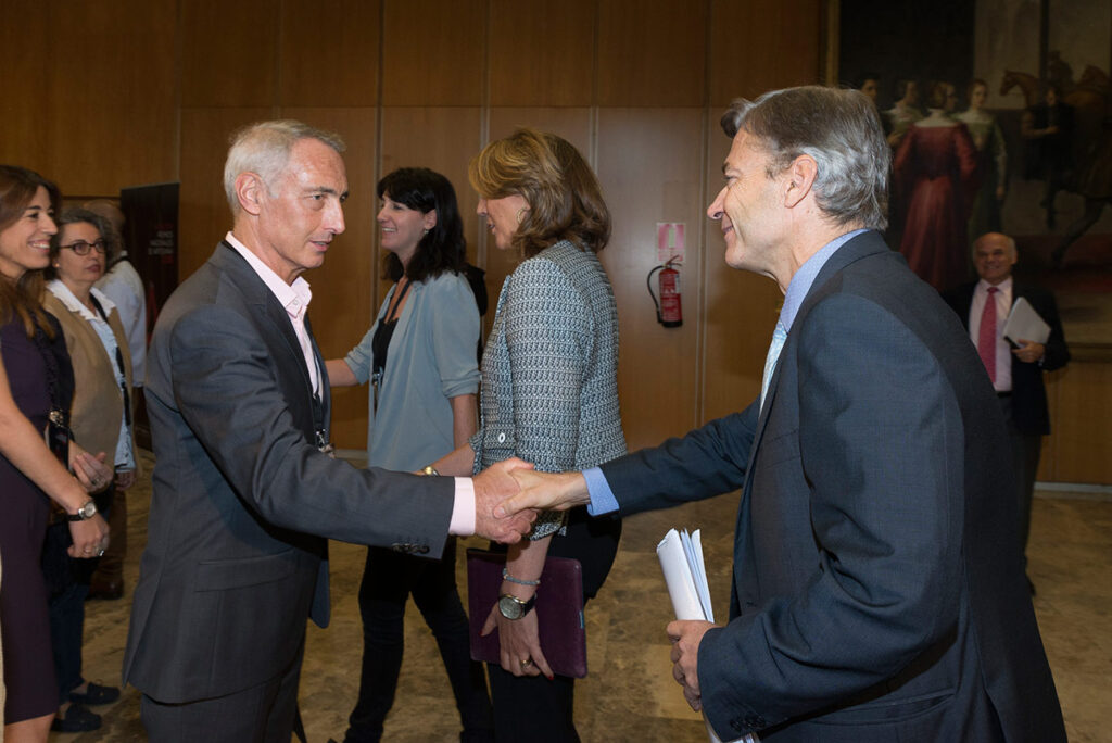 Claudi de José en la recogida de los Premios Nacionales de Artesania