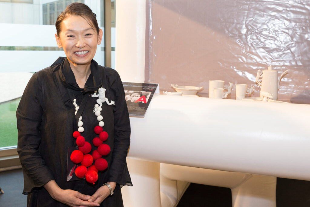 Yukiko Kitahara en la recogida de los Premios Nacionales de Artesania