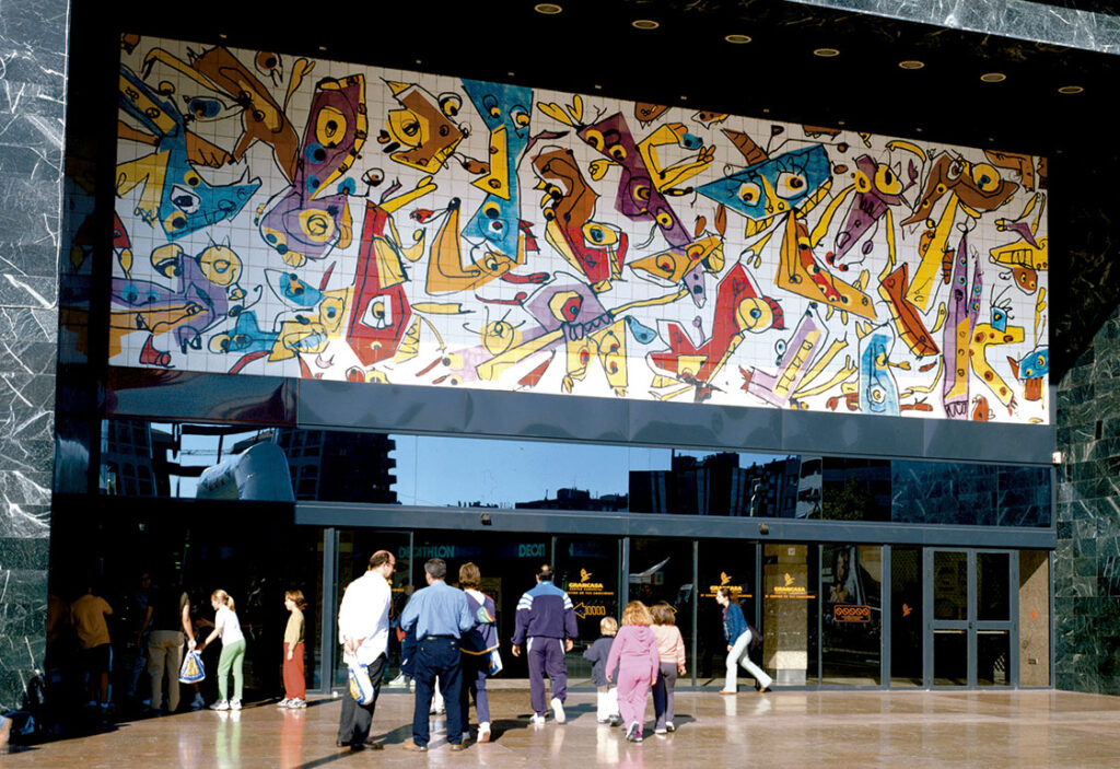 Mural cerámico de Antonio Saura
