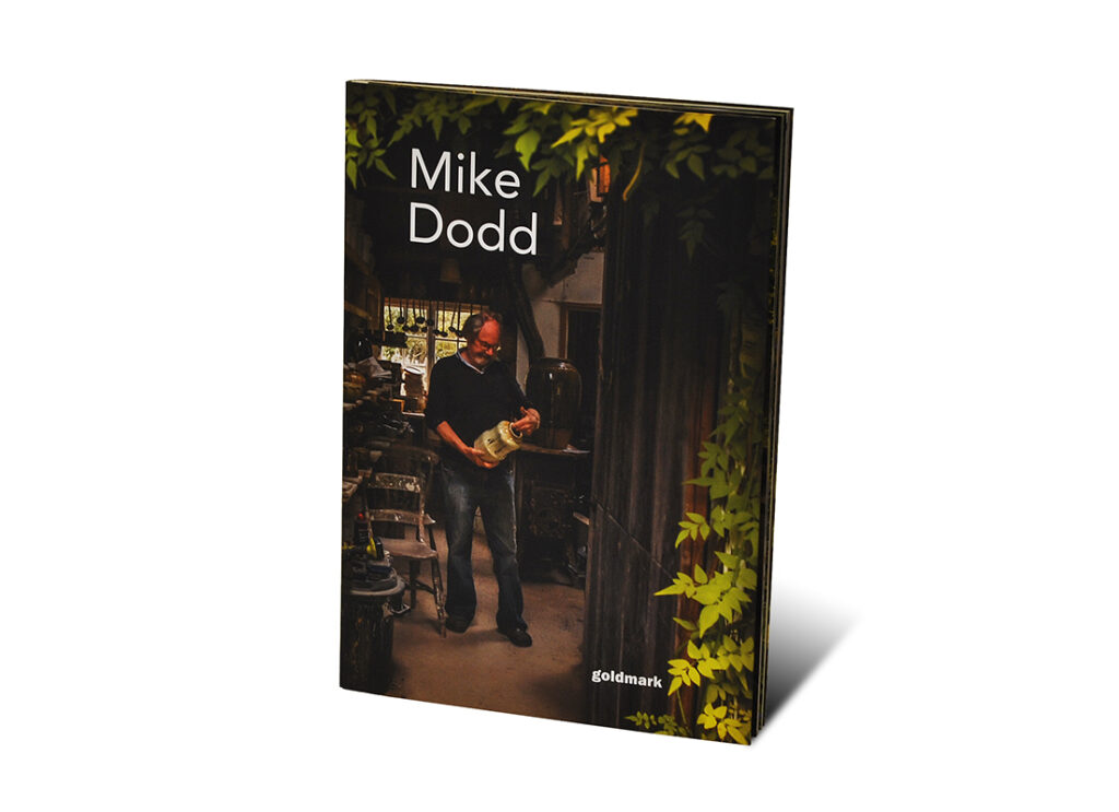 Portada del libro dedicado a Mike Dodd