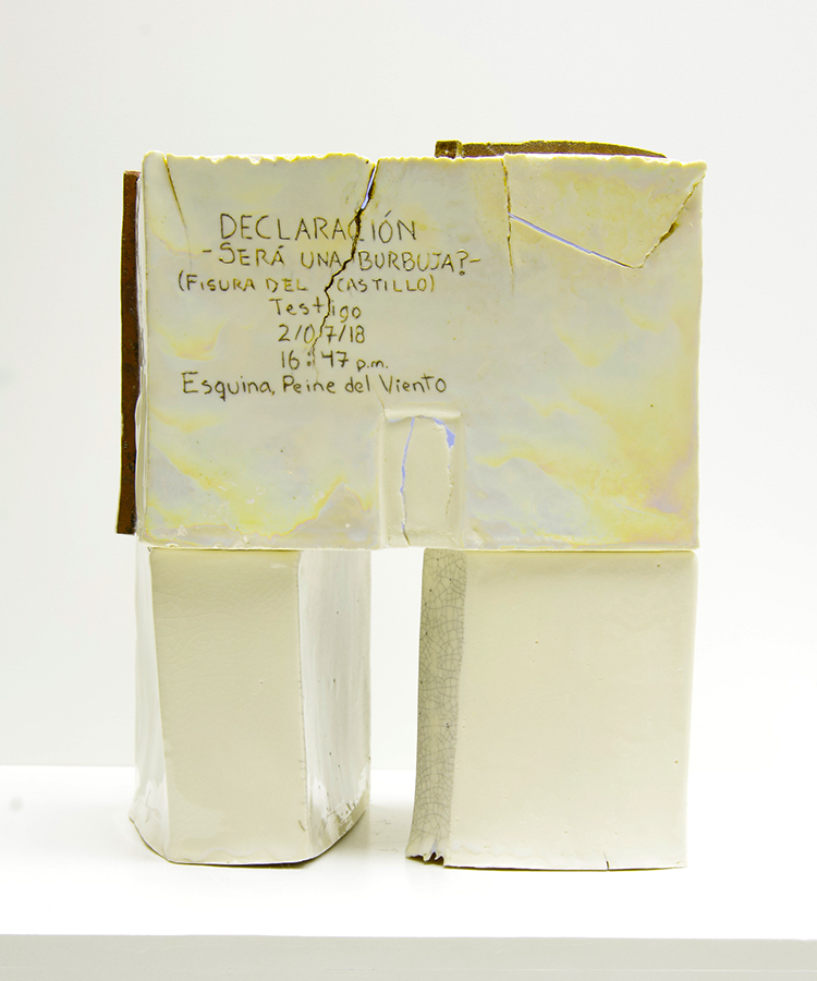 Escultura cerámica de Leslie González