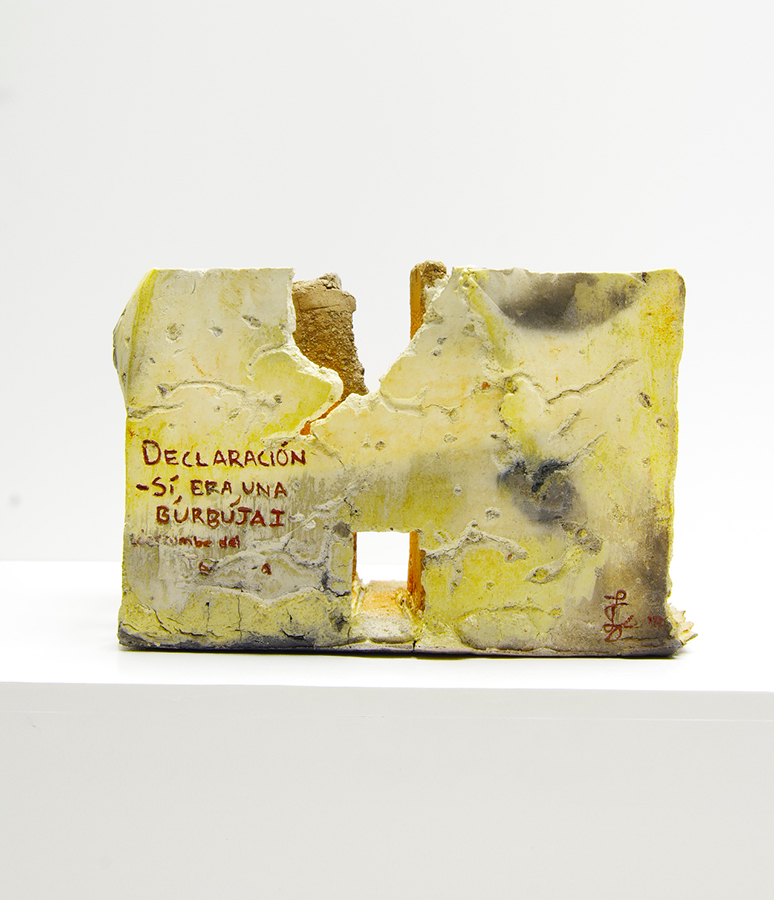 Escultura cerámica de Leslie González