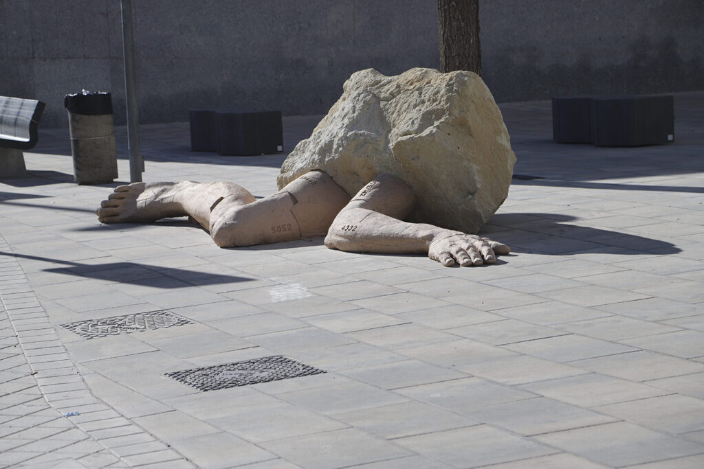 Escultura cerámica de Carlos Martínez