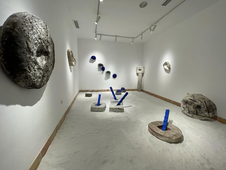 Vista de la exposición de cerámica de Hisae Yanase