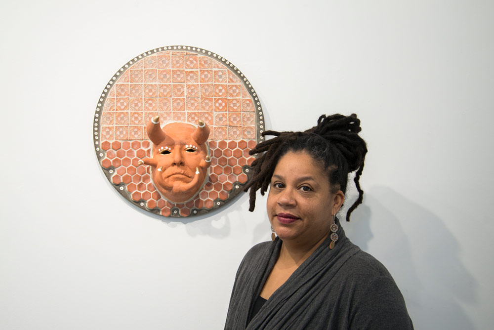 Escultura cerámica de Joey Quiñones