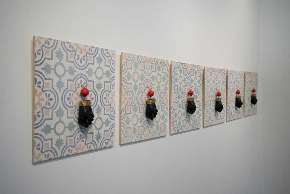 Escultura cerámica de Joey Quiñones