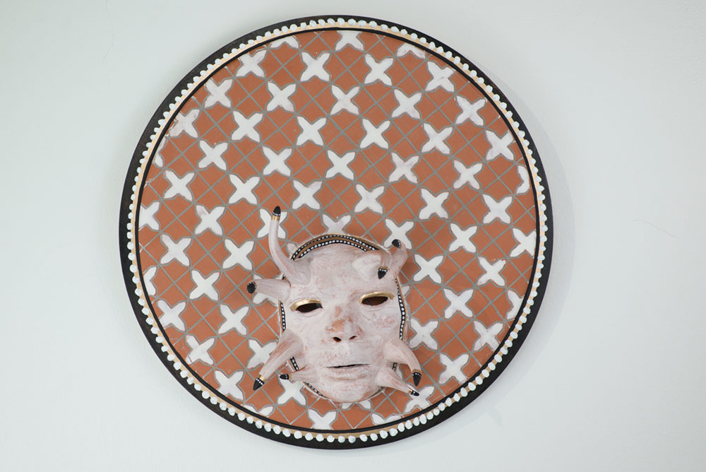 Escultura cerámica de Joey Quiñones