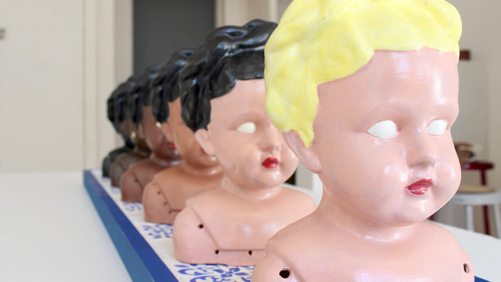 Escultura cerámica de Joey Quiñones