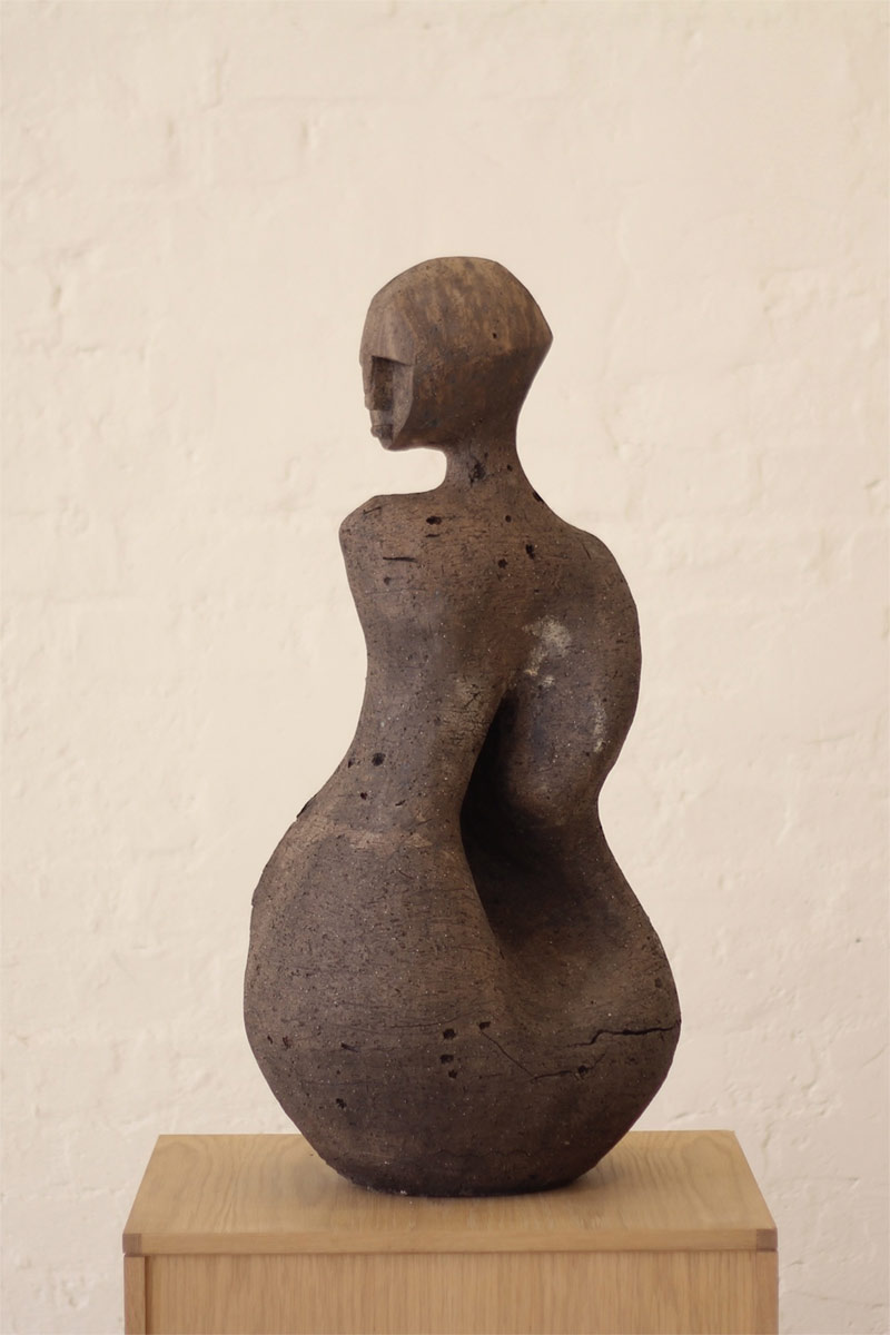 Escultura cerámica de Ludwe Mgolombane