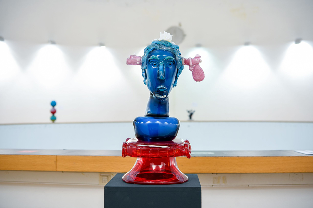 Escultura cerámica de Barry Wolfryd