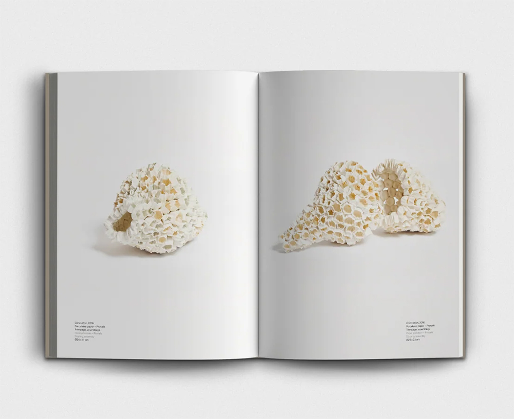 Péginas interiores del libro dedicado a la ceramista Thérèse Lebrun