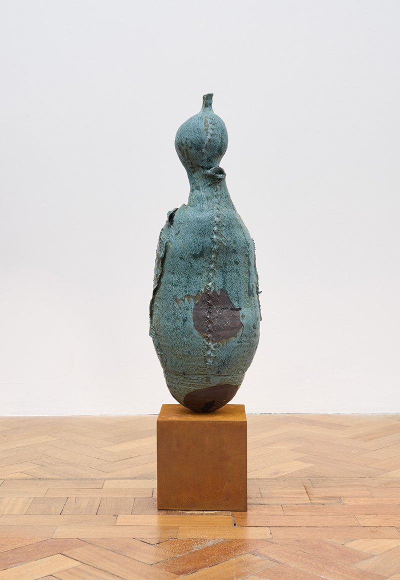 Escultura cerámica de Phoebe Collings‑James