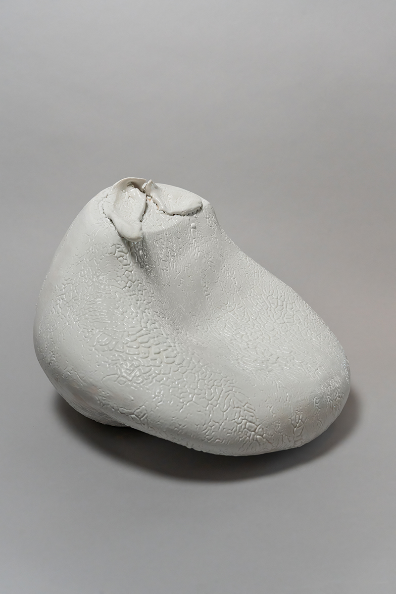 Escultura cerámica de Phoebe Collings‑James