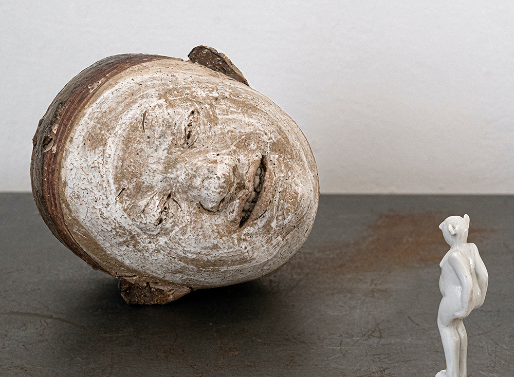 Escultura cerámica de Gundi Dietz