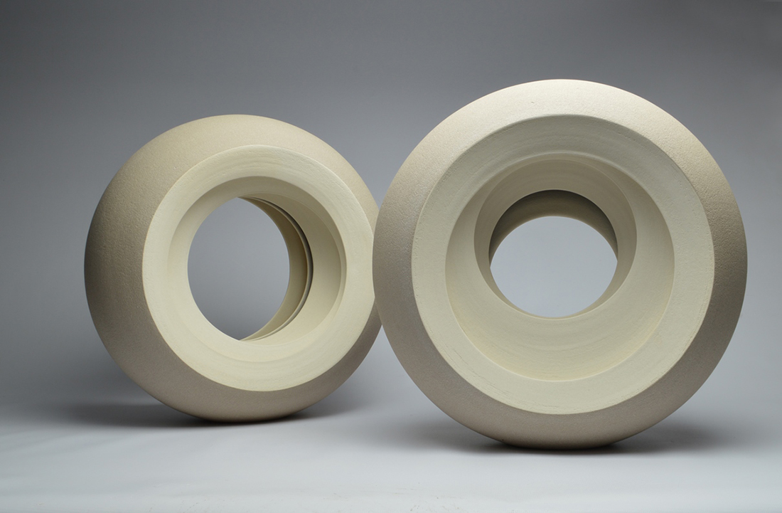 Escultura cerámica de Mathew Chambers