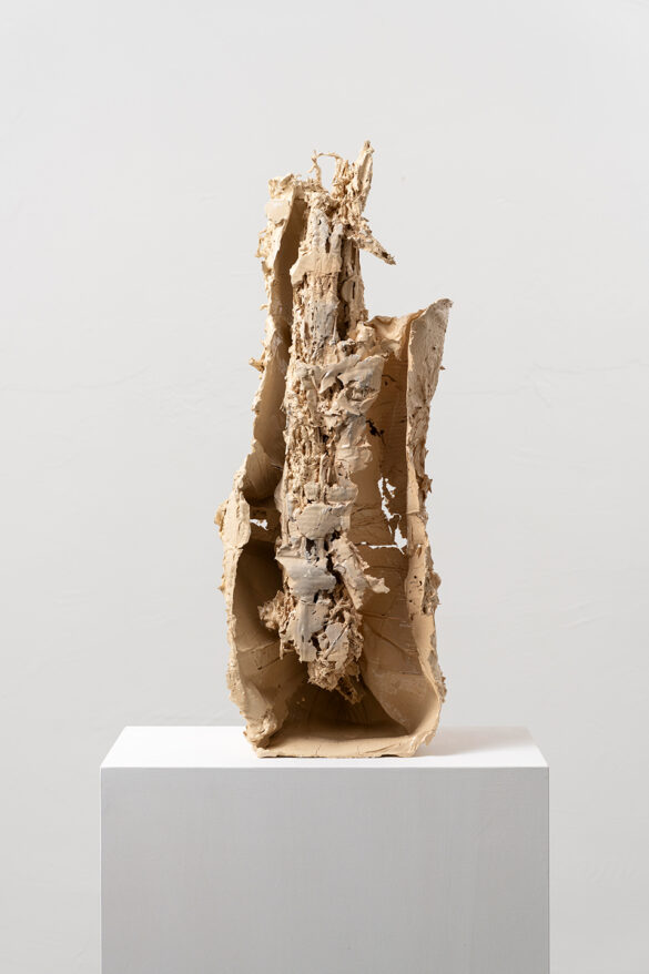Escultura cerámica de Mattia Vernocchi